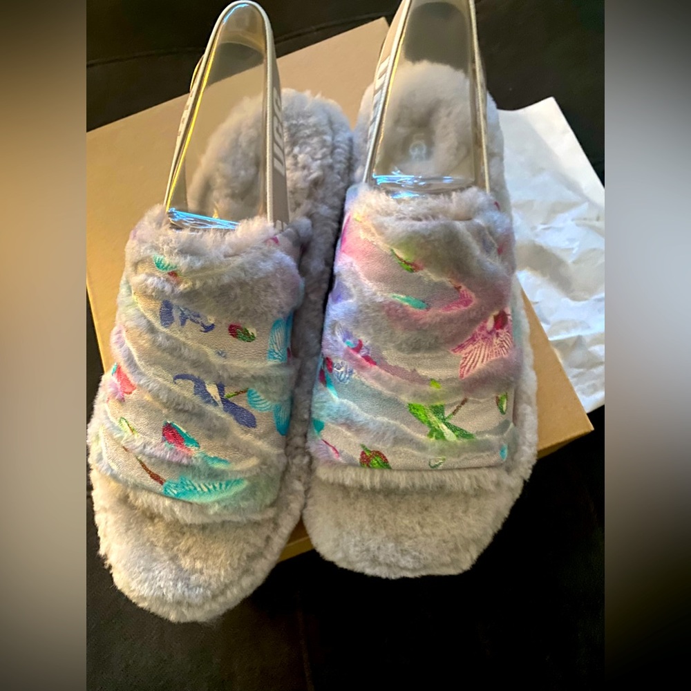Beautiful Floral Ugg slides!